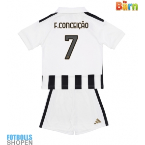 Billiga Juventus Francisco Conceicao #7 Hemmatröja Barn 2026-27 Kortärmad (+ Korta byxor)